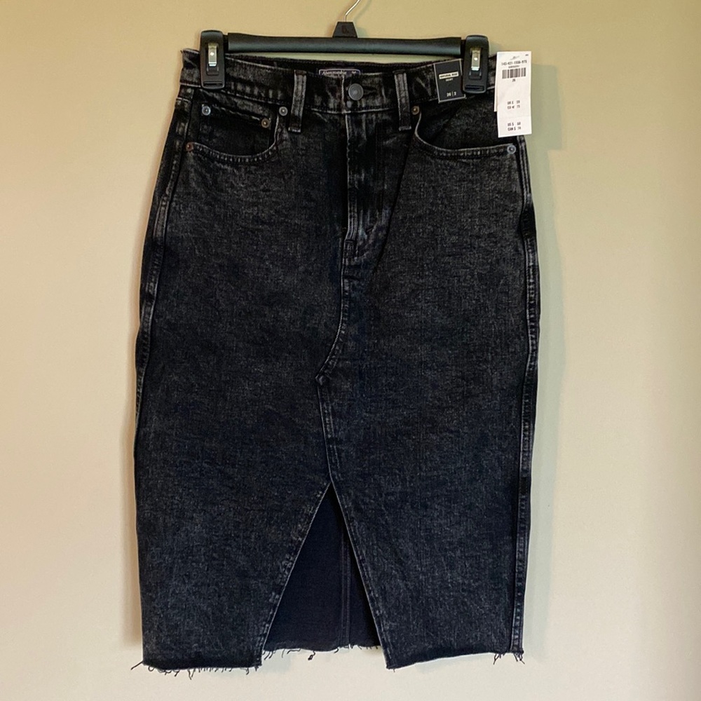 Abercrombie natural rise black denim skirt, size 2